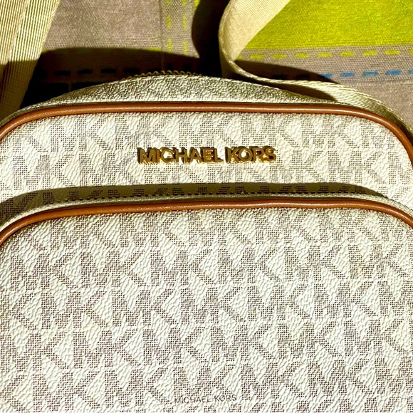 Michael Kors - Jet Set Travel Medium Logo Crossbody Bag - Picture 5 of 13